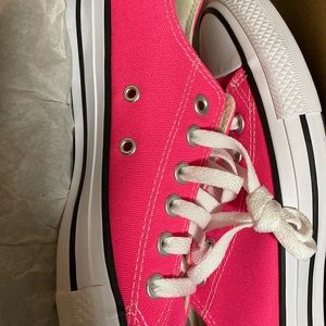 Pink converse one star size 7 new never worn